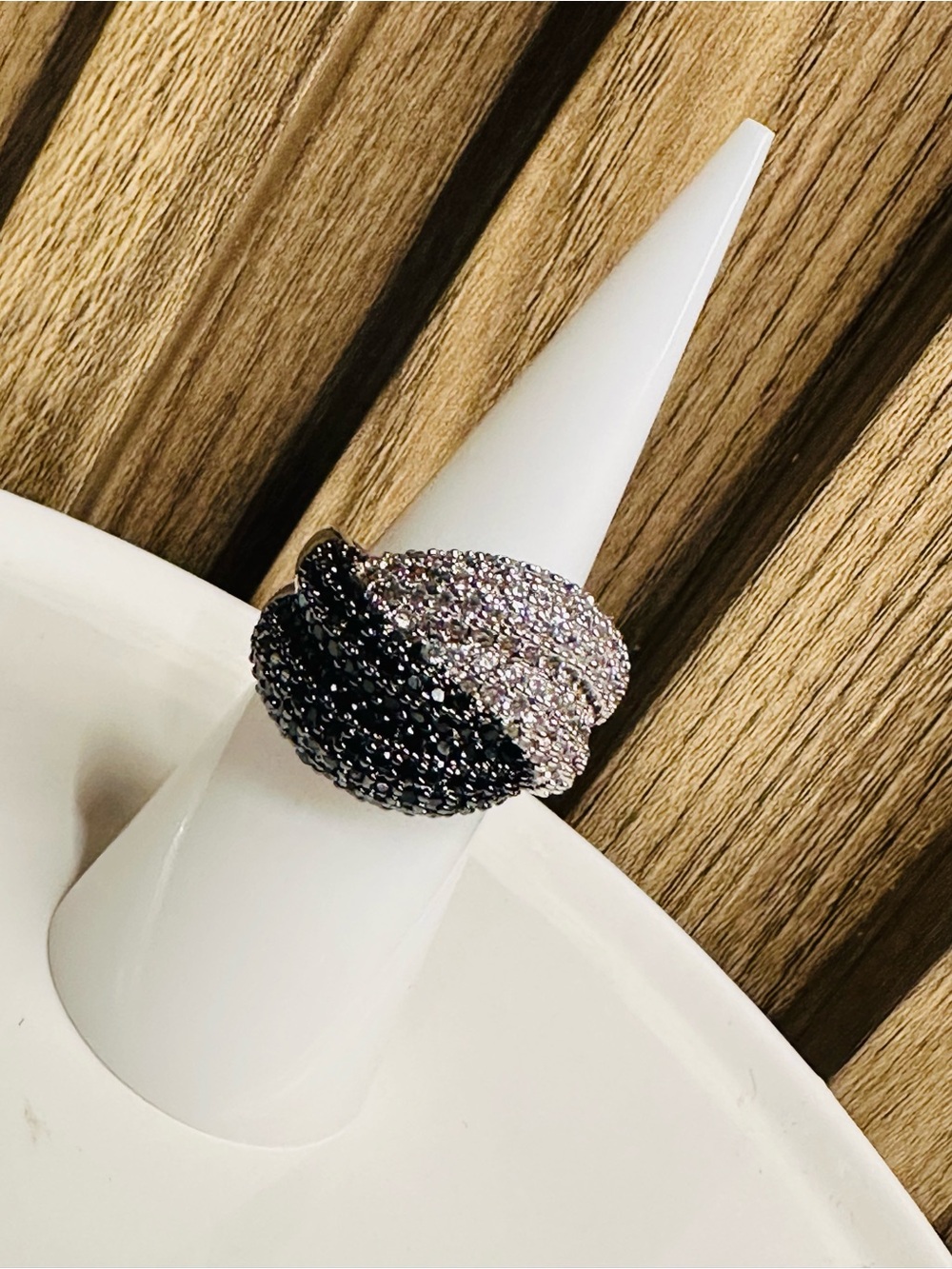 Bomb Party Untamed size 6 “Tied With Tension”